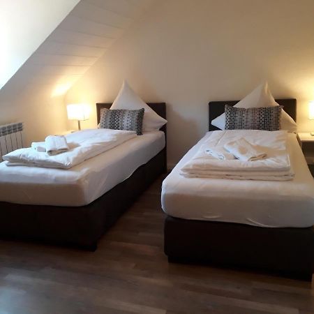 Ferienwohnungen Haus Scheidter 42 萨尔布吕肯 外观 照片