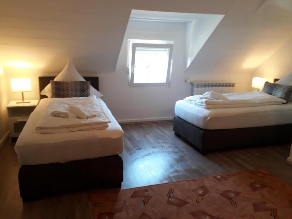 Ferienwohnungen Haus Scheidter 42 萨尔布吕肯 外观 照片